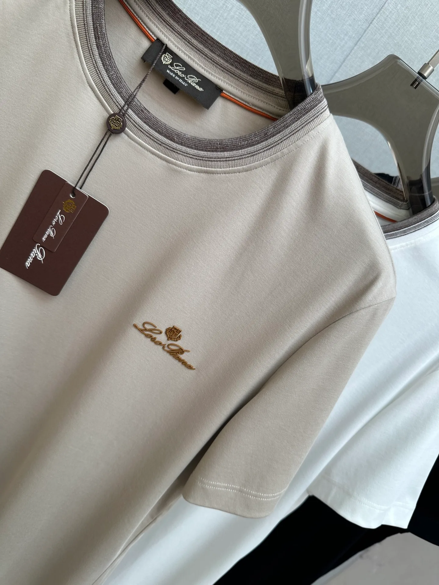 LP top quality 2026 new short sleeves! Original custom fabric, soft to the touch. Top imported private goods, fashionable design and trendy short sleeves, without losing luxury. There is no doubt about the quality. The upper body effect is awesome, luxury official website Same Style! Size: M-3XL